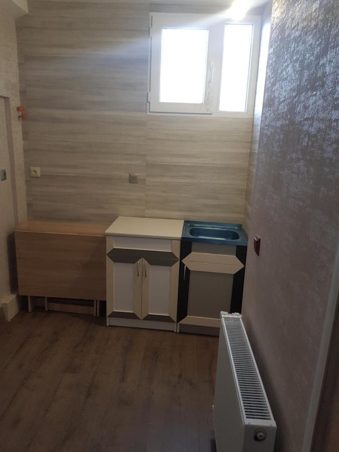 Solo Budget Apartment Tbilisi ภายนอก รูปภาพ