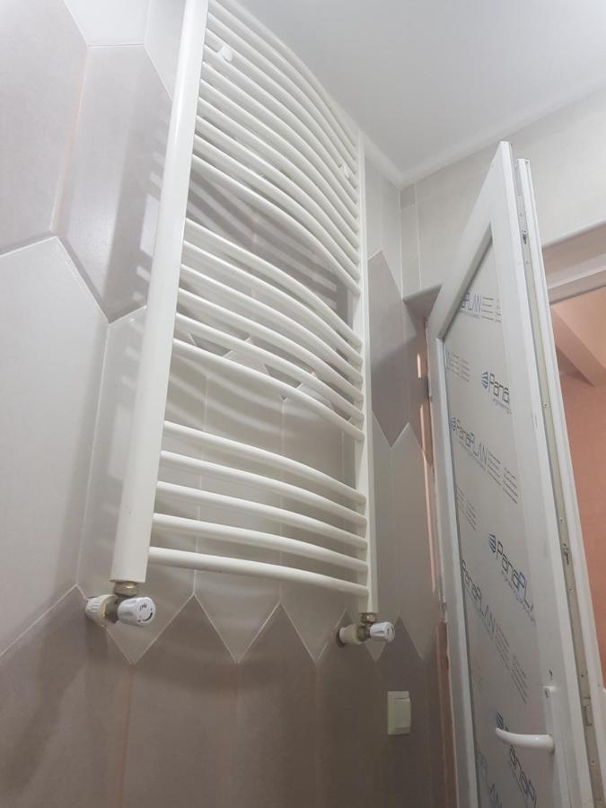 Solo Budget Apartment Tbilisi ภายนอก รูปภาพ